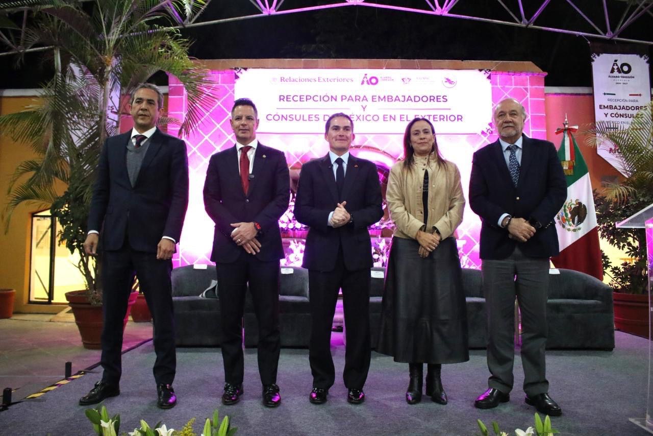 Nuevo León fortalece su proyección internacional en recepción con embajadores y Cónsules de México