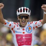 Carapaz, rey de la montaña, conquista Alpe D'Huez, Pogacar entra en la página de ilustres